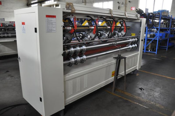 Τεχνική λεπίδα 4KW 220V Εξοπλισμός Slitter Scorer 141m/Min Μέγιστη ταχύτητα BFY-2500DT8