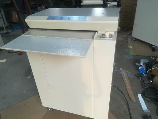2.2KW Τεχνολογική μηχανή κοπής χαρτιού 12m/min Μηχανή θραύσης χαρτονιού 380V / 50HZ
